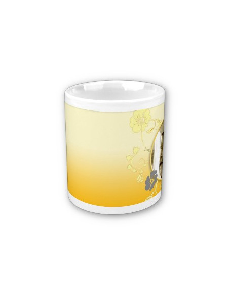 Lillelise taustaga tass Lillelise taustaga tass