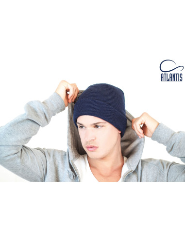 Kootud müts tikandiga - hea talvine kingitus