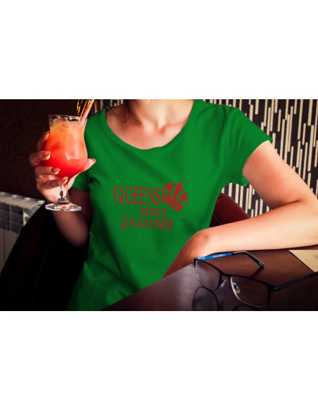 Queens are born in.... t-särk naistele